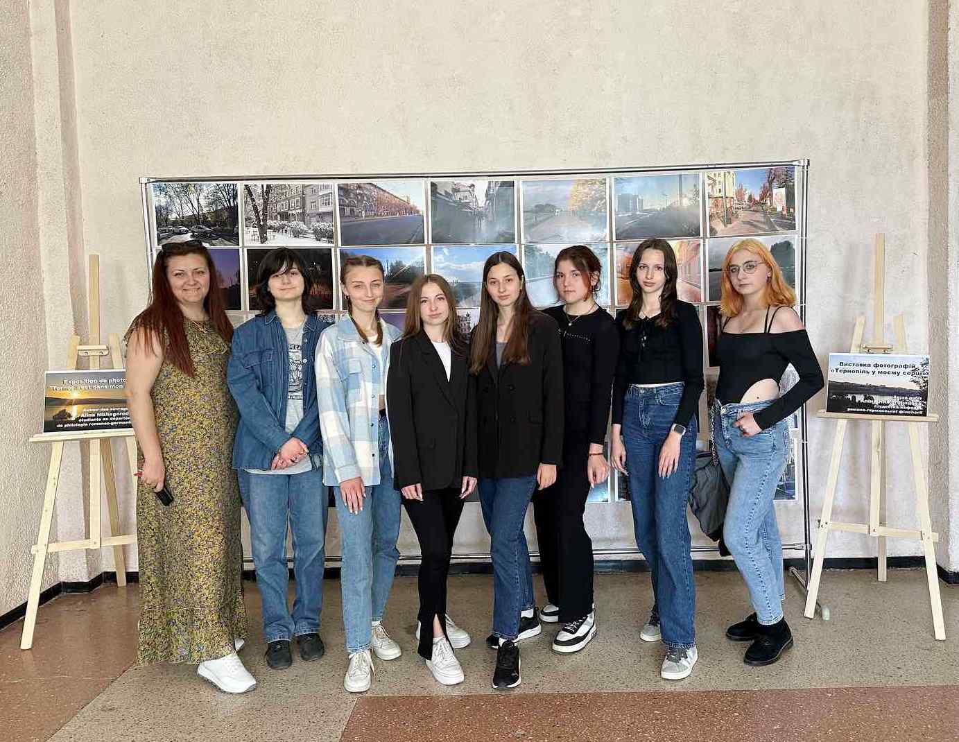 Студентки групи СОФМ-14 разом із куратором Галиною Красою